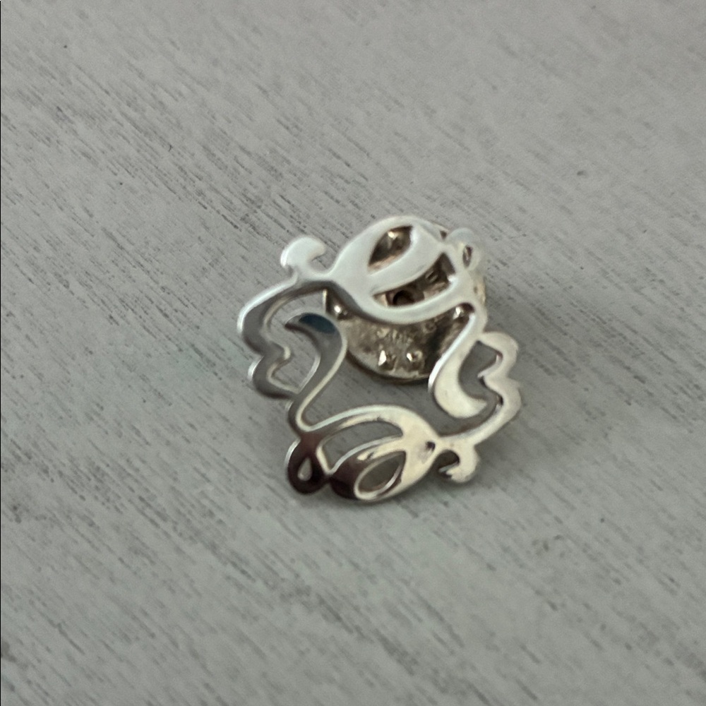 Elegant Silver Women's brooch by Emma and Roe an Australian company. LE